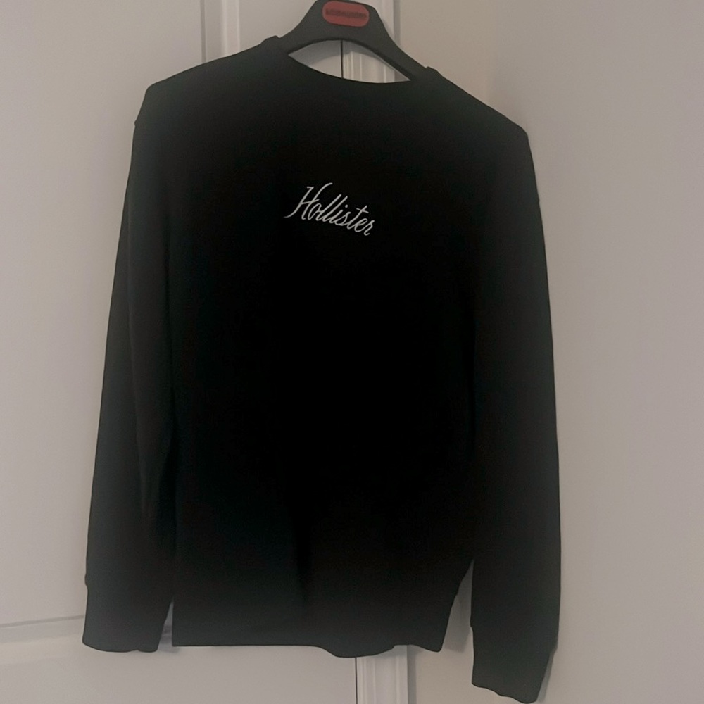 Men’s black Hollister sweatshirt.